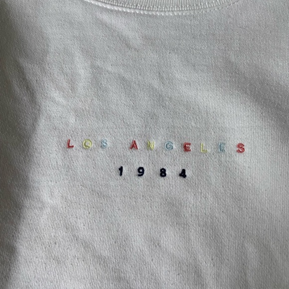 Brandy Melville cropped crewneck - one size (M ish) - white with writing - Picture 3 of 4